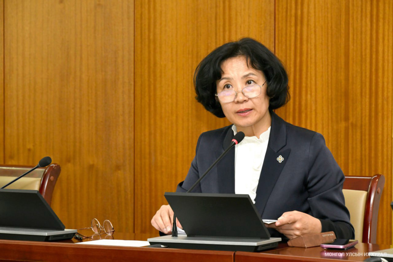 Б.Хэрлэн гишүүн нууц амрагуудын ертөнцөд update хийлээ